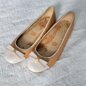 Coach | Abigail Tan & Cream Flats With Bow Detail